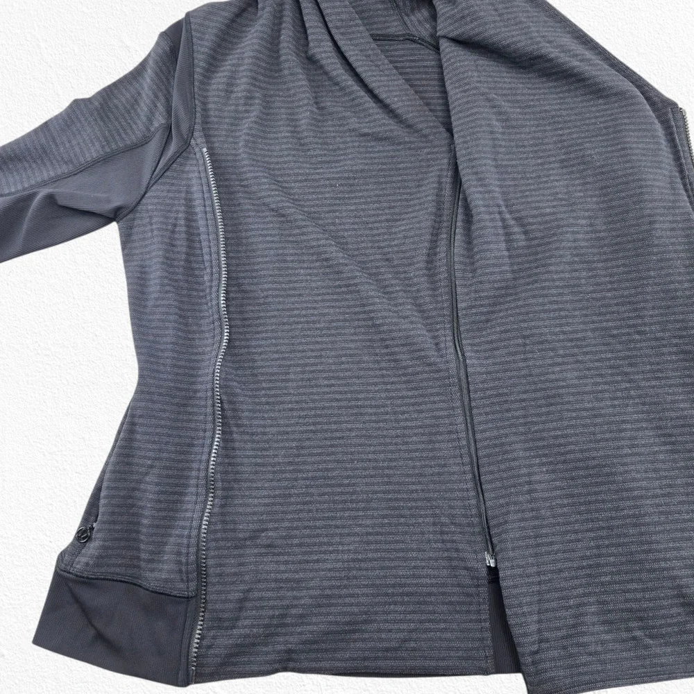 Lululemon Gray Microstripe Scuba Funnel Neck Asymmetrical Zip Wrap Jacket Size 6